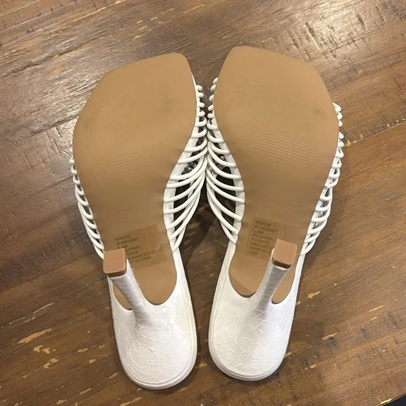 NWT Steve Madden Bond Heels in White - Picture 5 of 8